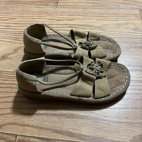 Earth Shoe Sandals 7.5 Wide - Picture 4 of 7